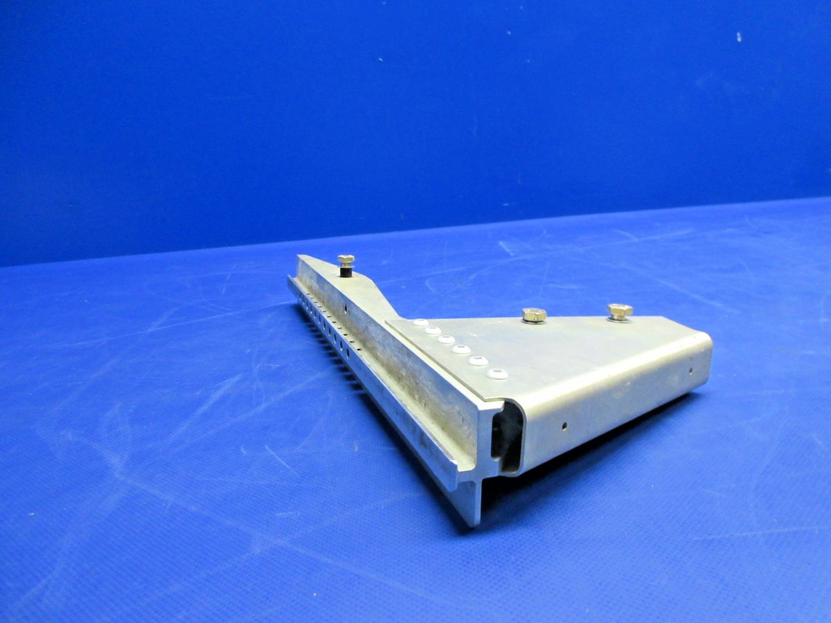 Cirrus SR22 Co-Pilot Seat Track LH & RH P/N 12490-009, 12490-010 (0926-832)2