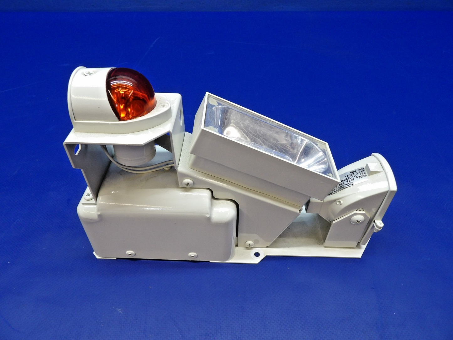 Whelen 90029 LH Strobe Wing Tip Light 28V P/N 100-384118-25 TESTED (0426-1334)8
