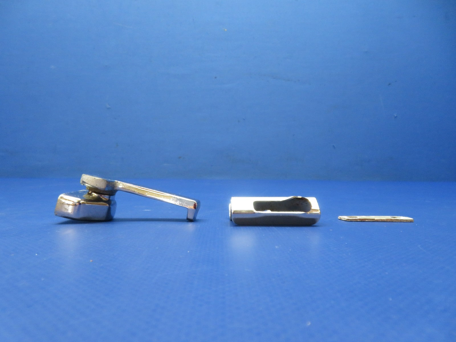 Cessna 337 / 337D Window Latch Bracket, Handle & Plate 1411202-201 (0326-138)1