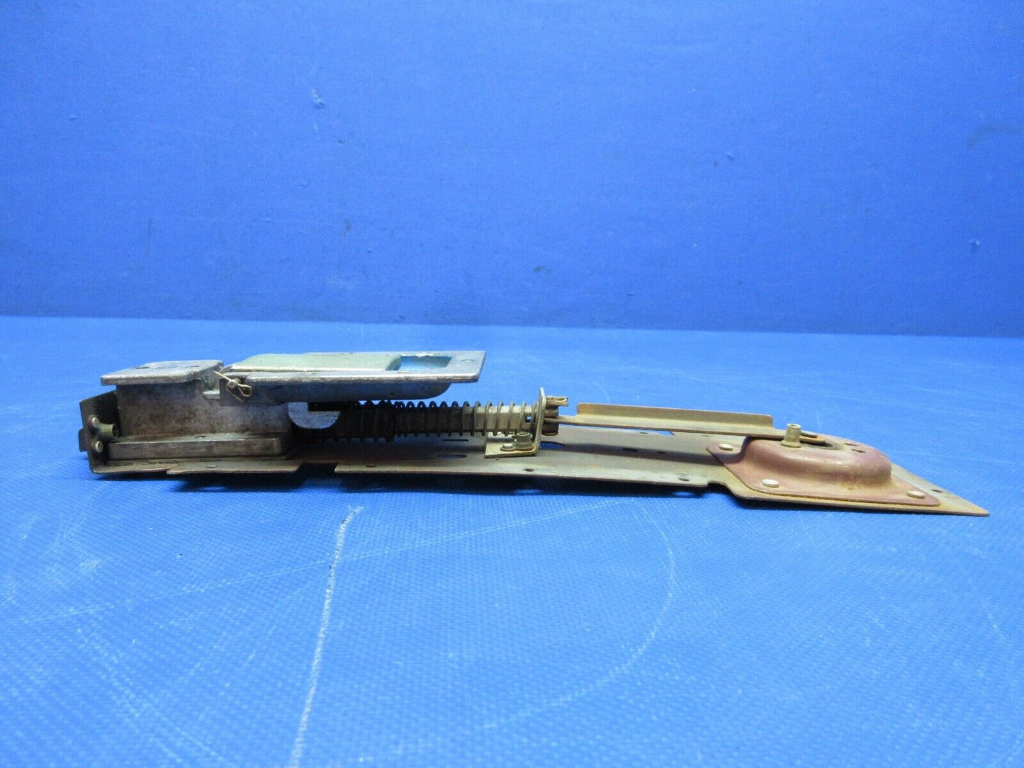 Cessna 172 LH Cabin Door Latch Assy P/N 0511256-1 FOR PARTS (0724-1838)