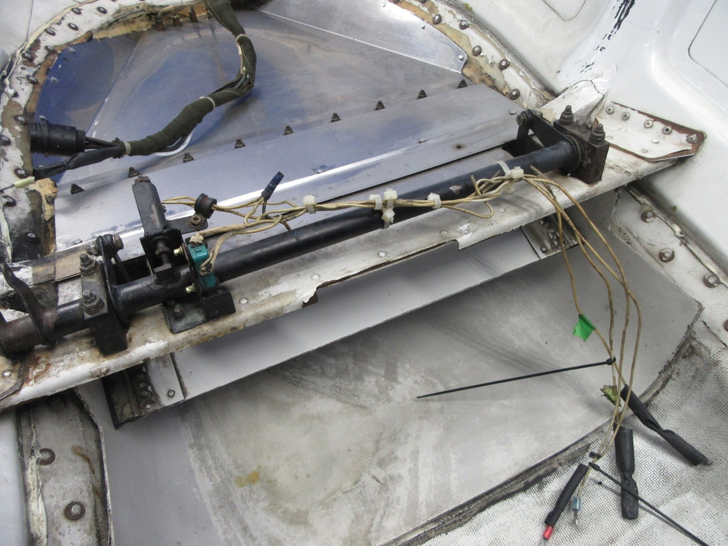 Piper PA-31T1 Cheyenne RH Lower Cowling P/N 50107-26 (0426-10)3