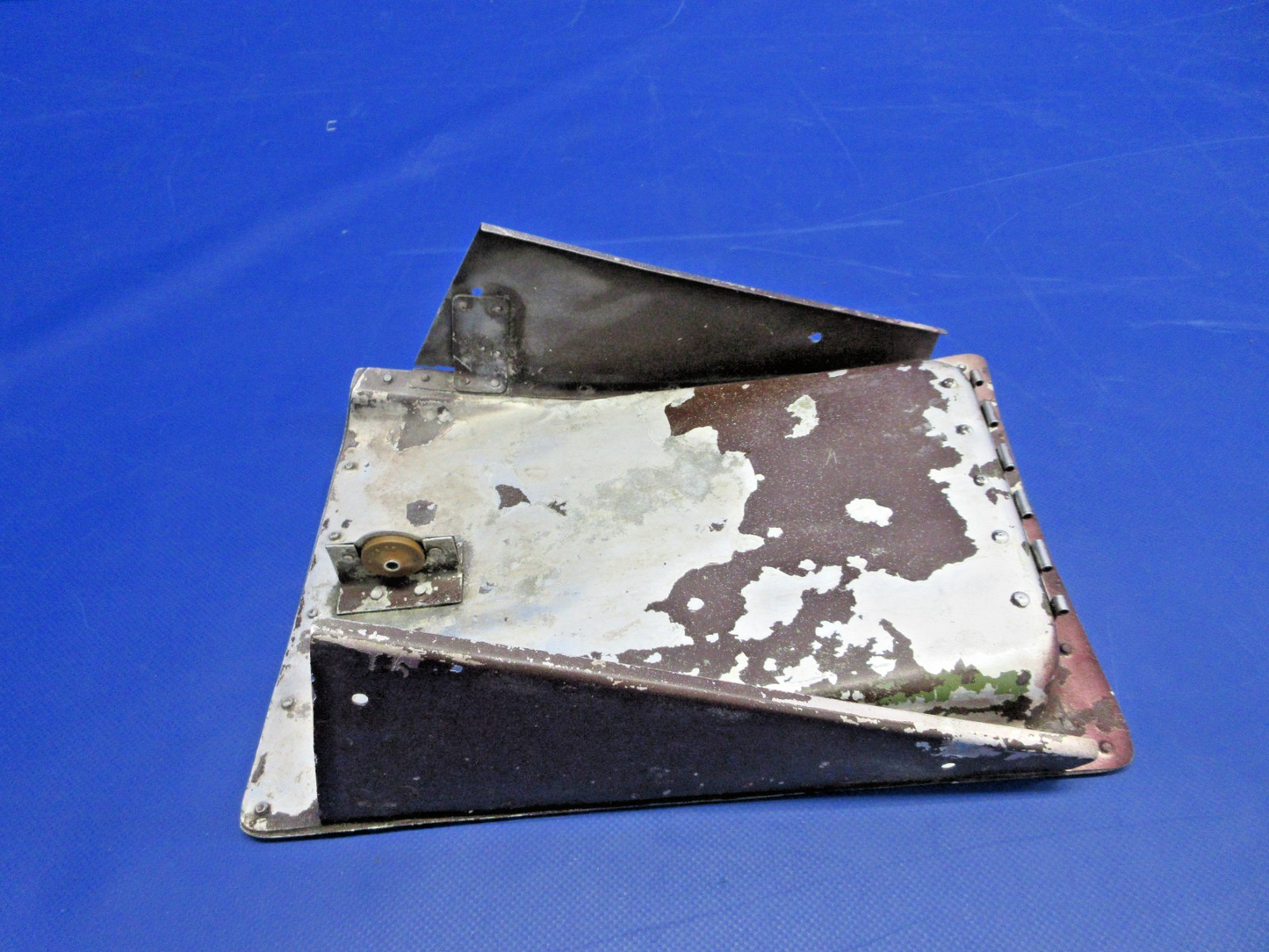 =Cessna 182 / 182L LH Cowl Flap P/N 0752609-200 (0226-1024)2