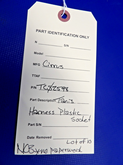 Cirrus Tanis Harness Plastic Socket P/N TCS2598 NOS LOT OF 10 (0426-1228)13