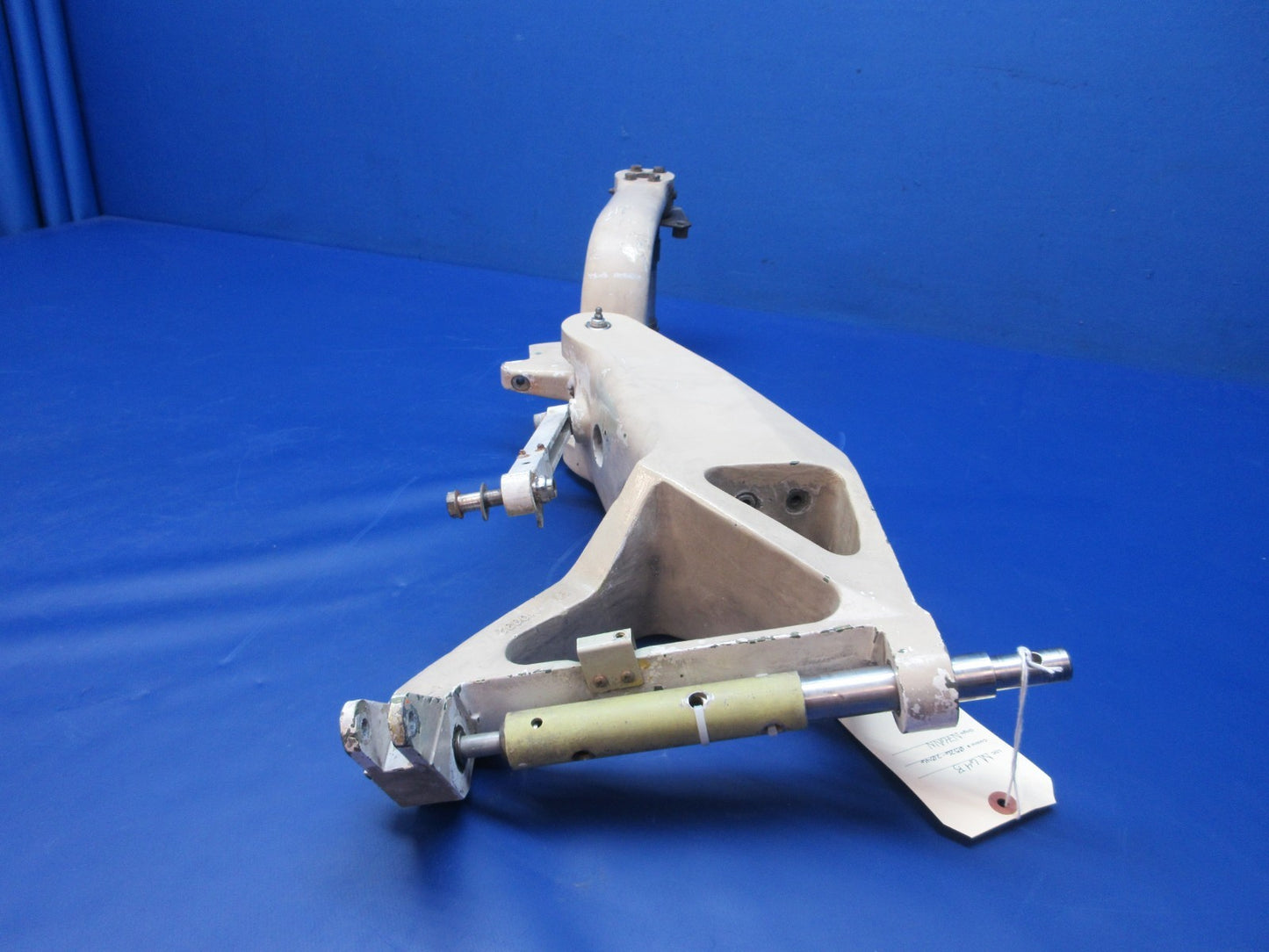 Beech 76 Duchess LH Main Landing Gear P/N 105-810019-1 (0526-2046)4