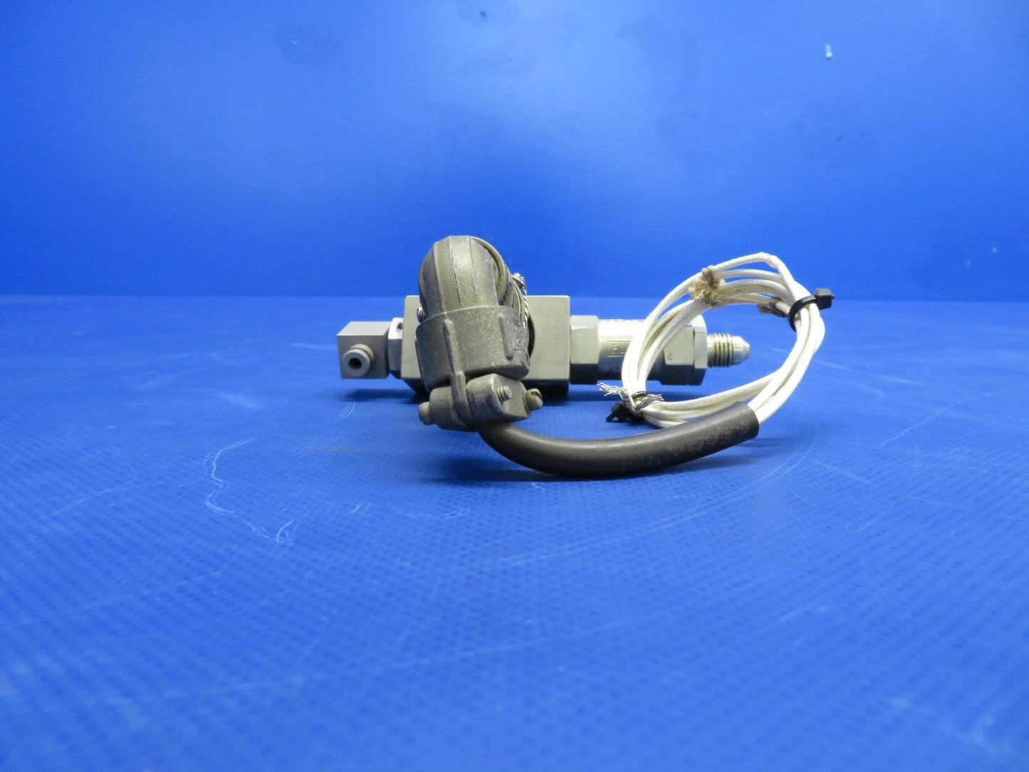 Cessna 421 Airesearch Solenoid Valve P/N 13104 TESTED (0826-401)5