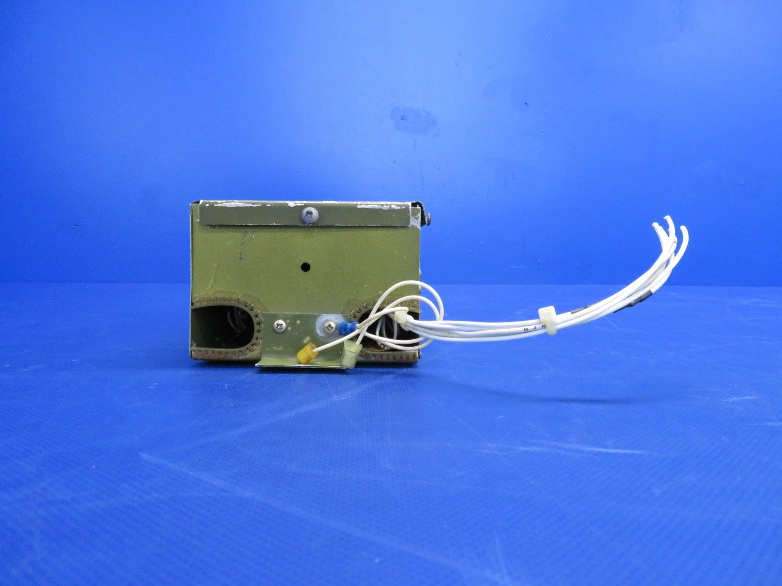 Cessna 421 Terminal Box P/N 353-19-10-386 (0726-457)2