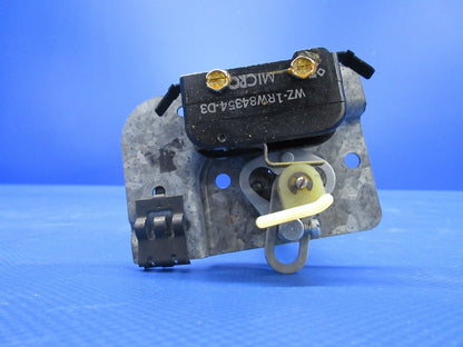 Stewart Warner Thermostat P/N G735011 NEW OLD STOCK (0424-1145)