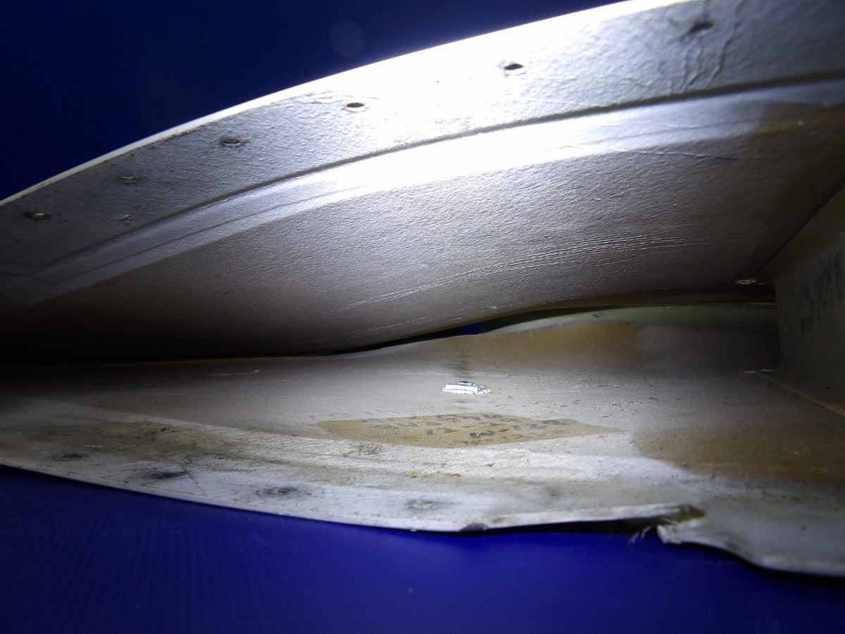 Minor Damage / Cirrus SR22 Left Hand Wing Tip P/N 13380-003 (0926-1241)8