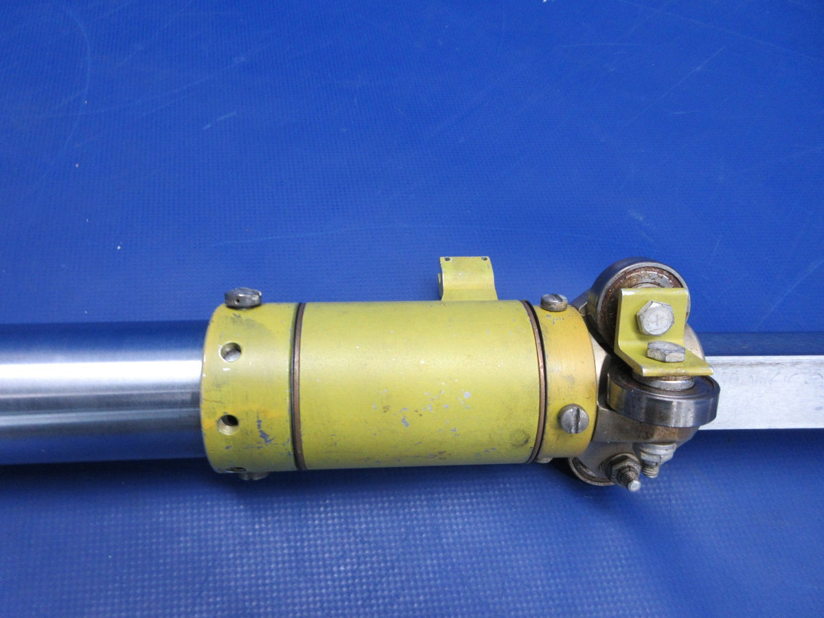 Piper PA-24-250 Comanche Pilot Control Wheel / Yoke P/N 20965-00 (0526-836)6