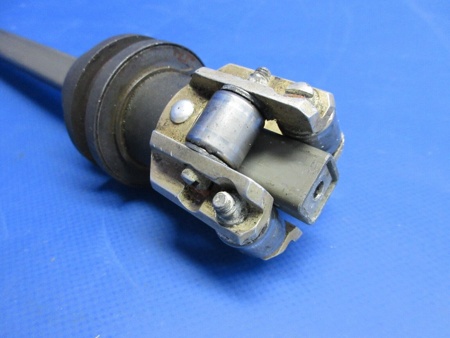Cessna Control Tube Assy w/ Retainer & Bearing Assy RH P/N 1460305-4 (0724-1328)
