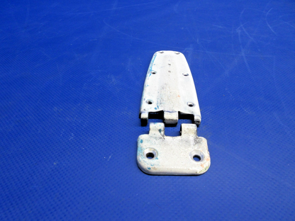 Cessna 150 / 152 RH LWR Cabin Door Hinge P/N 0413426-3, 0711037-500 (0926-876)8
