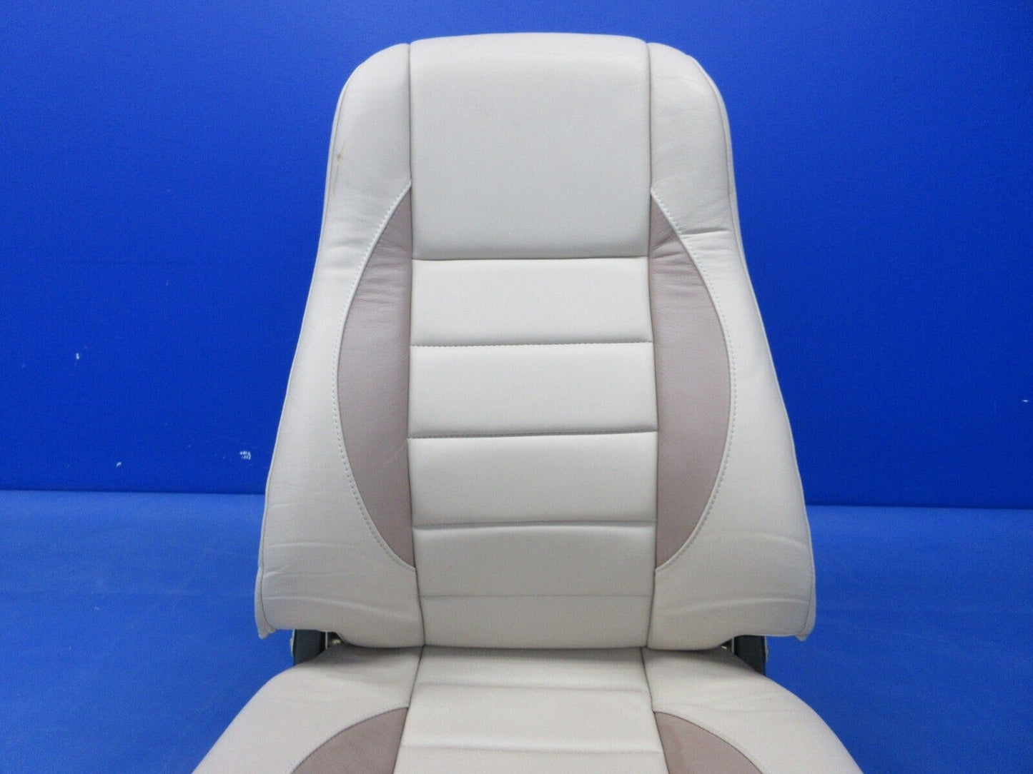 Piper PA-32RT-300T Center Aft Facing Seat Assy RH P/N 37799-02 (0924-1421)