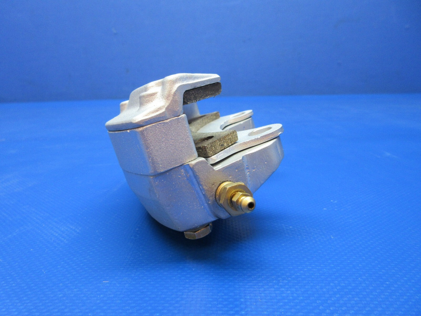 Cleveland Brake Caliper Assy w/ Linings P/N 37-200 REBUILT (1124-1376)5