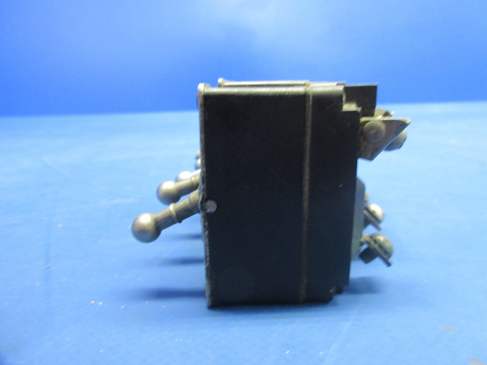 Bell 47J-2 Helicopter Assorted Switches & Circuit Breakers 43A8304 (1124-894)4