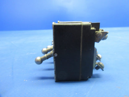 Bell 47J-2 Helicopter Assorted Switches & Circuit Breakers 43A8304 (1124-894)4