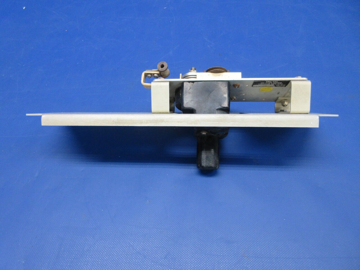 Beech Edo-Aire Mitchell Pitch Servo Assy w/ Bracket P/N 1C373-4-454 (0524-1886)