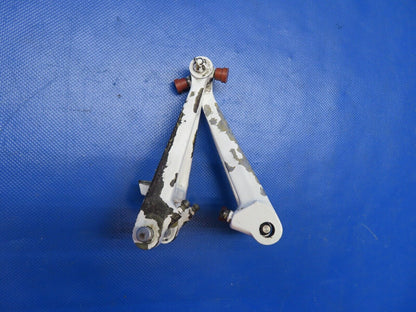 Beech 95 Upper & LWR Nose Gear Torque Knees w/ Pins P/N 35-820107-1 (0624-1807)