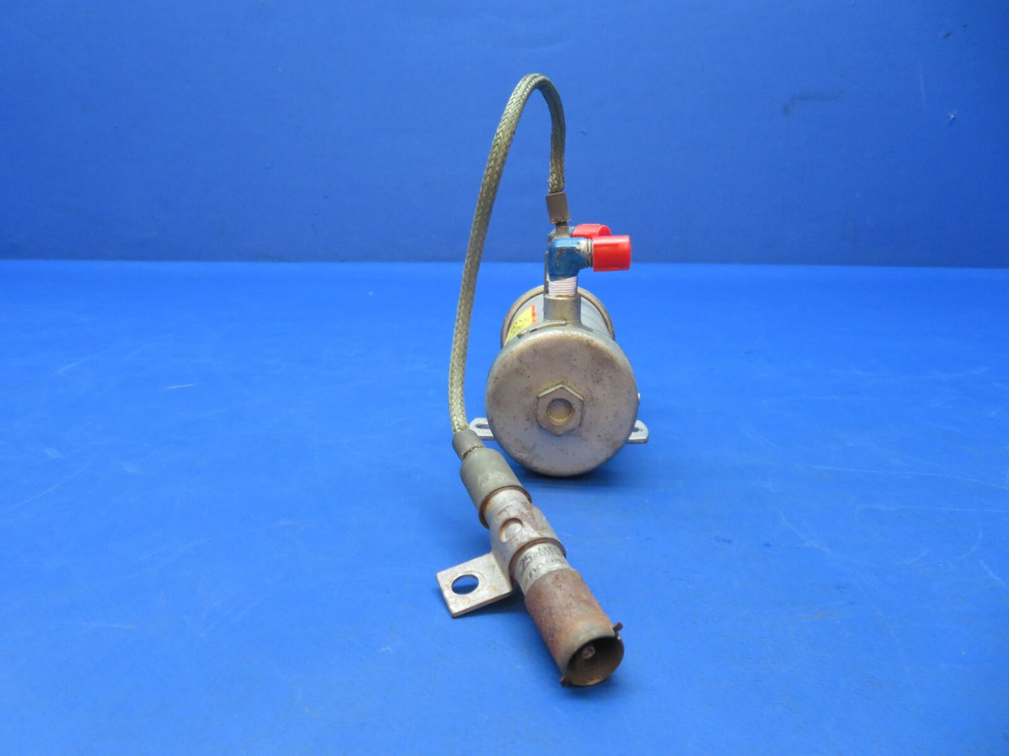 Cessna 401 Bendix Electric Fuel Pump 14V P/N 476411, 574A (0623-357)4