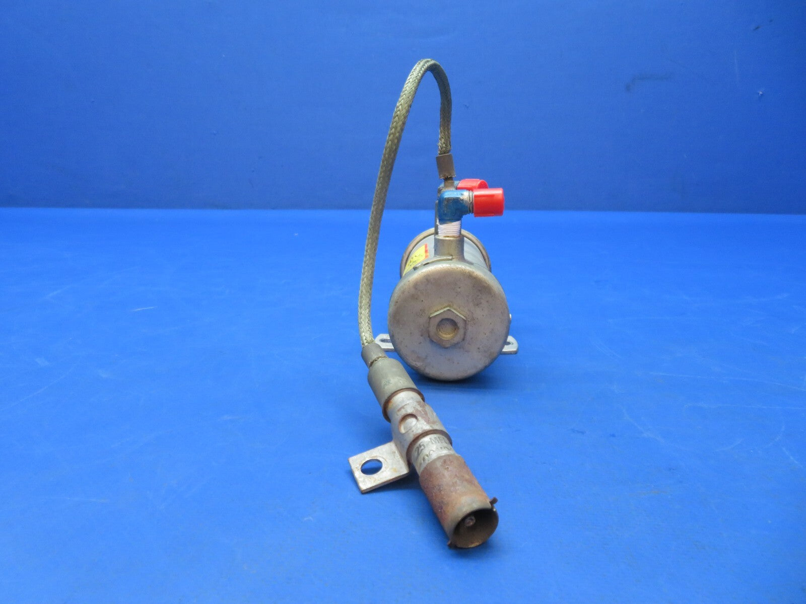 Cessna 401 Bendix Electric Fuel Pump 14V P/N 476411, 574A (0623-357)4