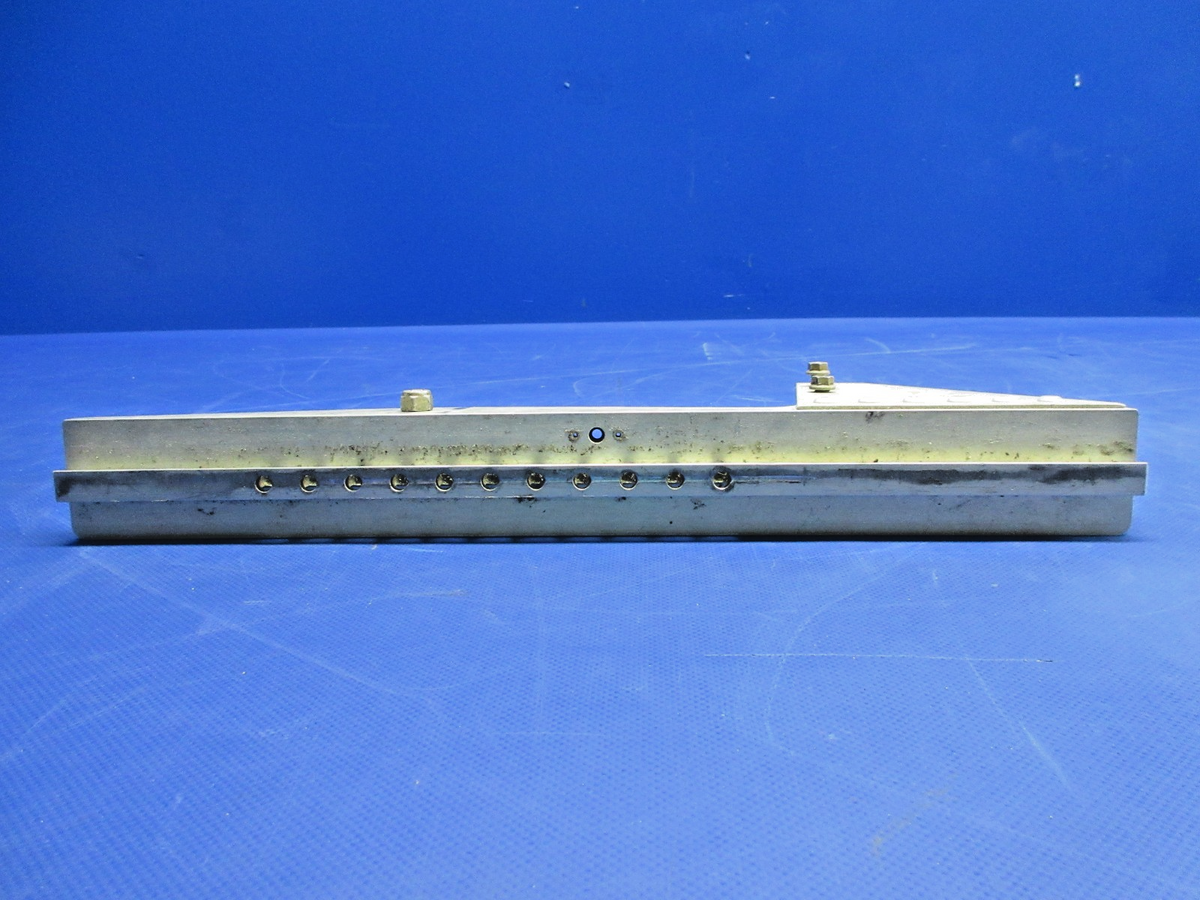 Cirrus SR22 Pilot Seat Track LH & RH P/N 12490-009, 12490-010 (0926-831)2