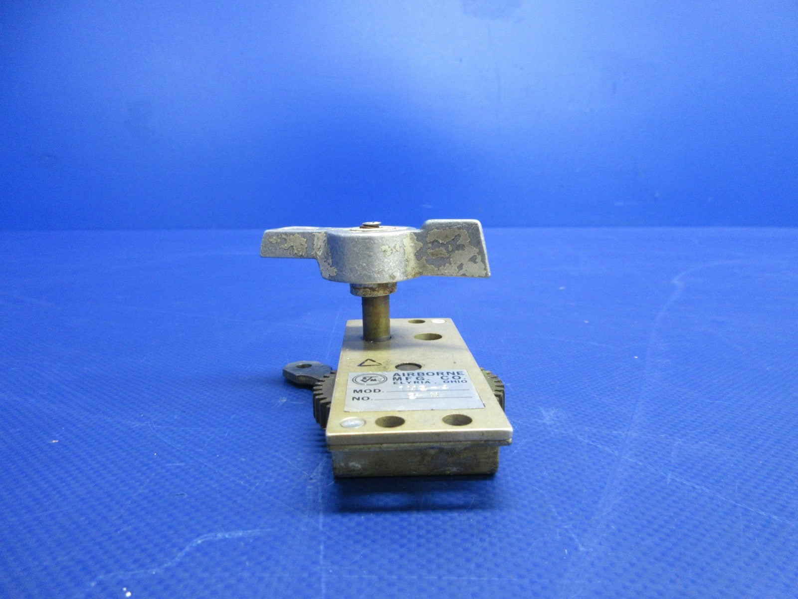 C-421 Airborne IM2-3 / IM2-4 Fuel Selectors LH & RH P/N IM2-3 & IM2-4 (0726-738)6