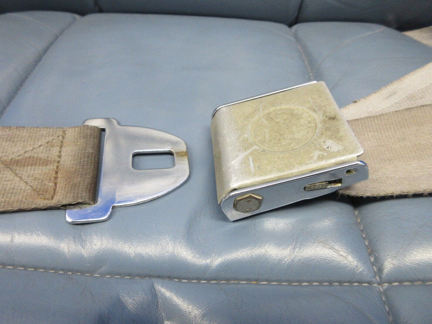 Cessna 310 / 310R RH Center Seat P/N 0812874-11 (1124-1433)