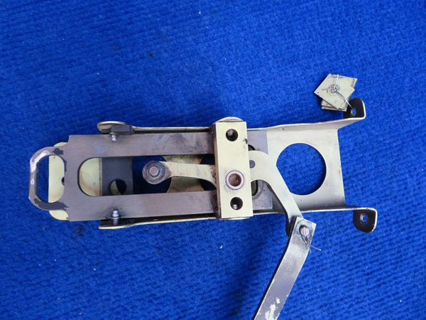 Socata TB-10 FWD LH Box Assy Door Latch Mechanism P/N 25025004 (0722-351)