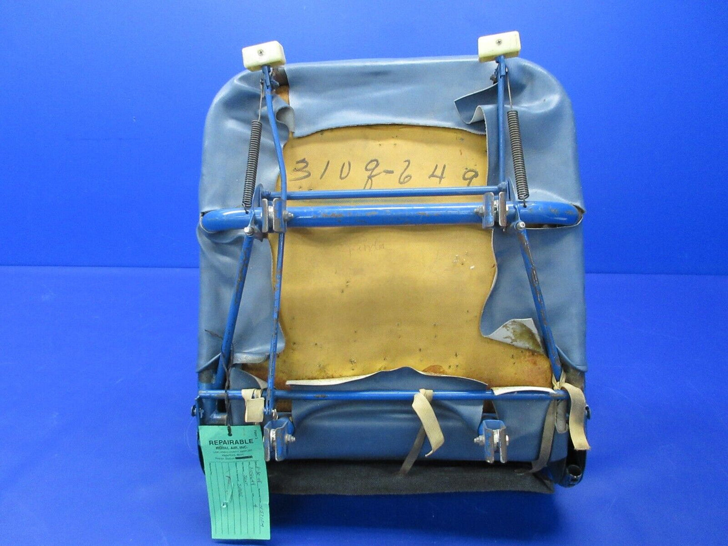 Cessna 310 / 310Q LH Center Seat P/N 0812822-13 (1124-1431)
