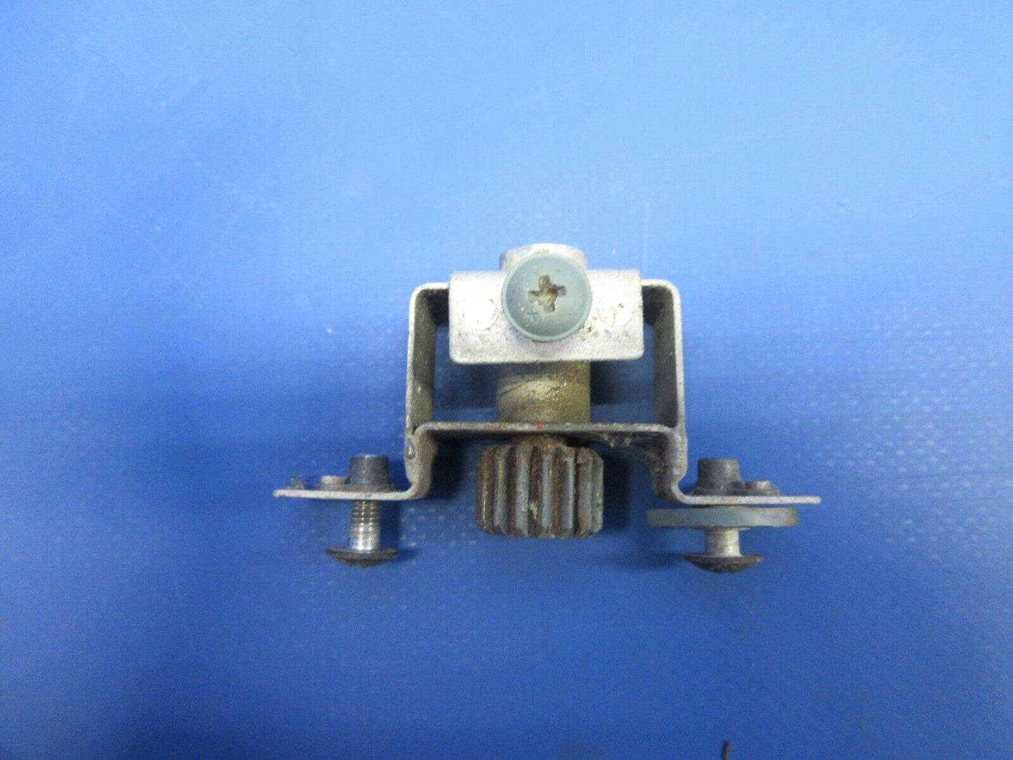 Cessna 150 / 150L Rotary Door Latch Clutch RH P/N 0412066-2 (1024-922)