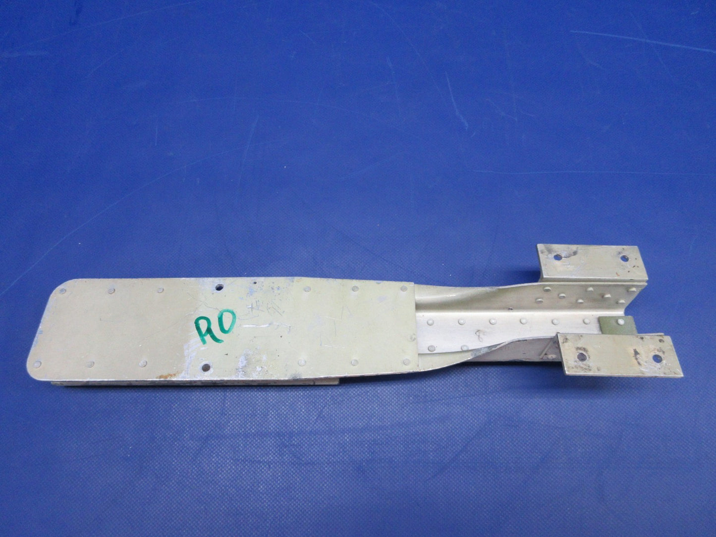 Cessna 310 / 310I RH Seat OTBD Track P/N 0812987-6 (0326-864)3