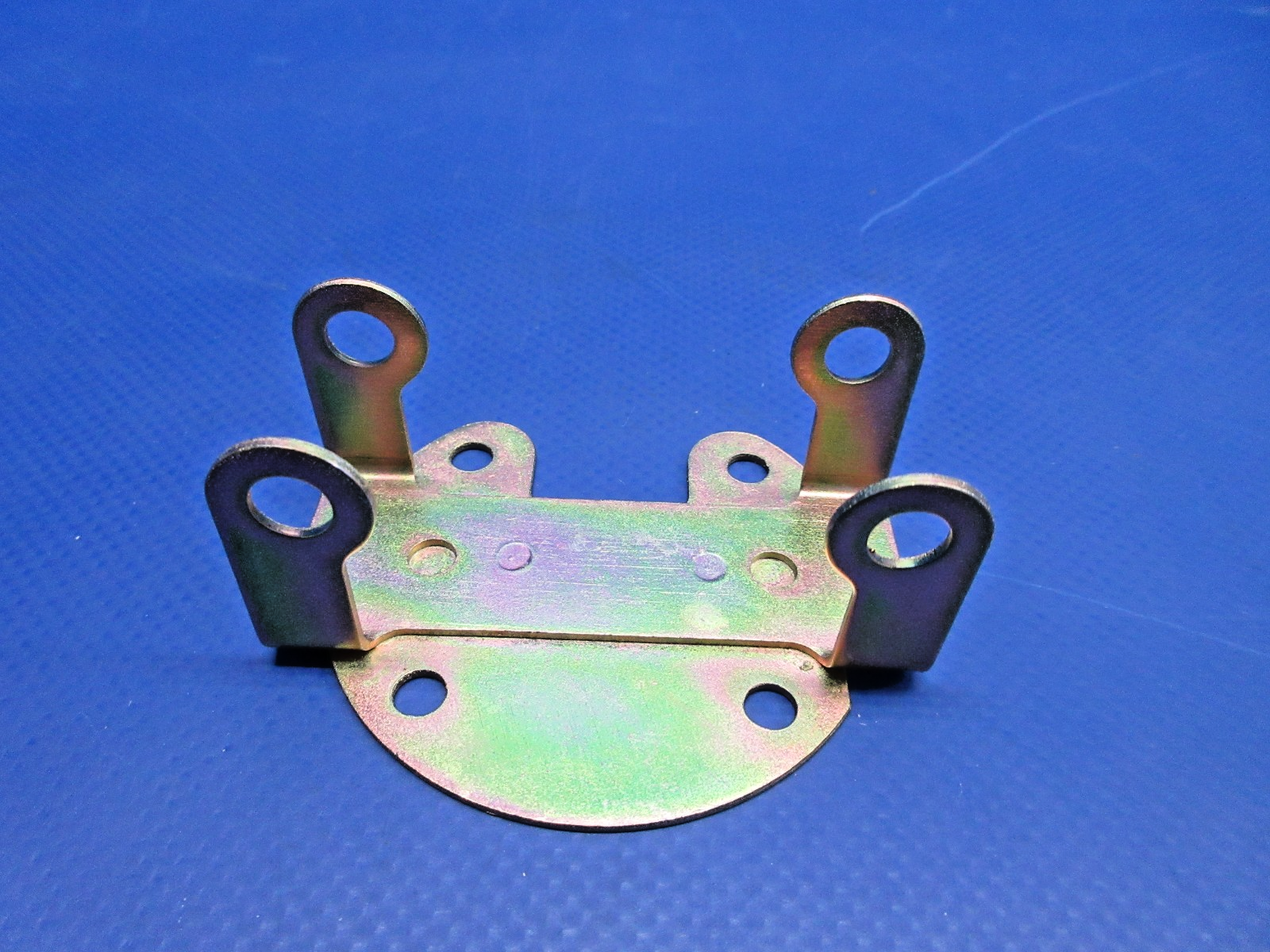 Continental TSIO / IO-360 Fuel Divider Manifold Bracket P/N 646507 NOS (0326-9903