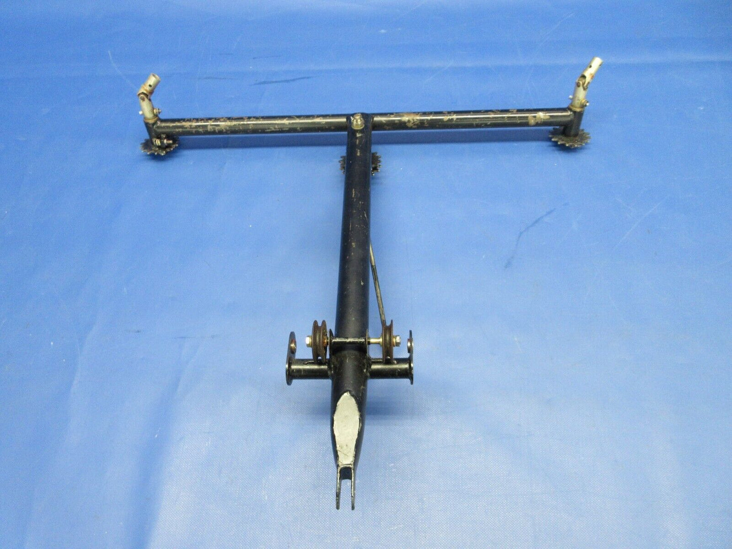 Piper PA-34-200T Seneca II Central Column Tee Bar Assy P/N 62703-34 (0524-2077)