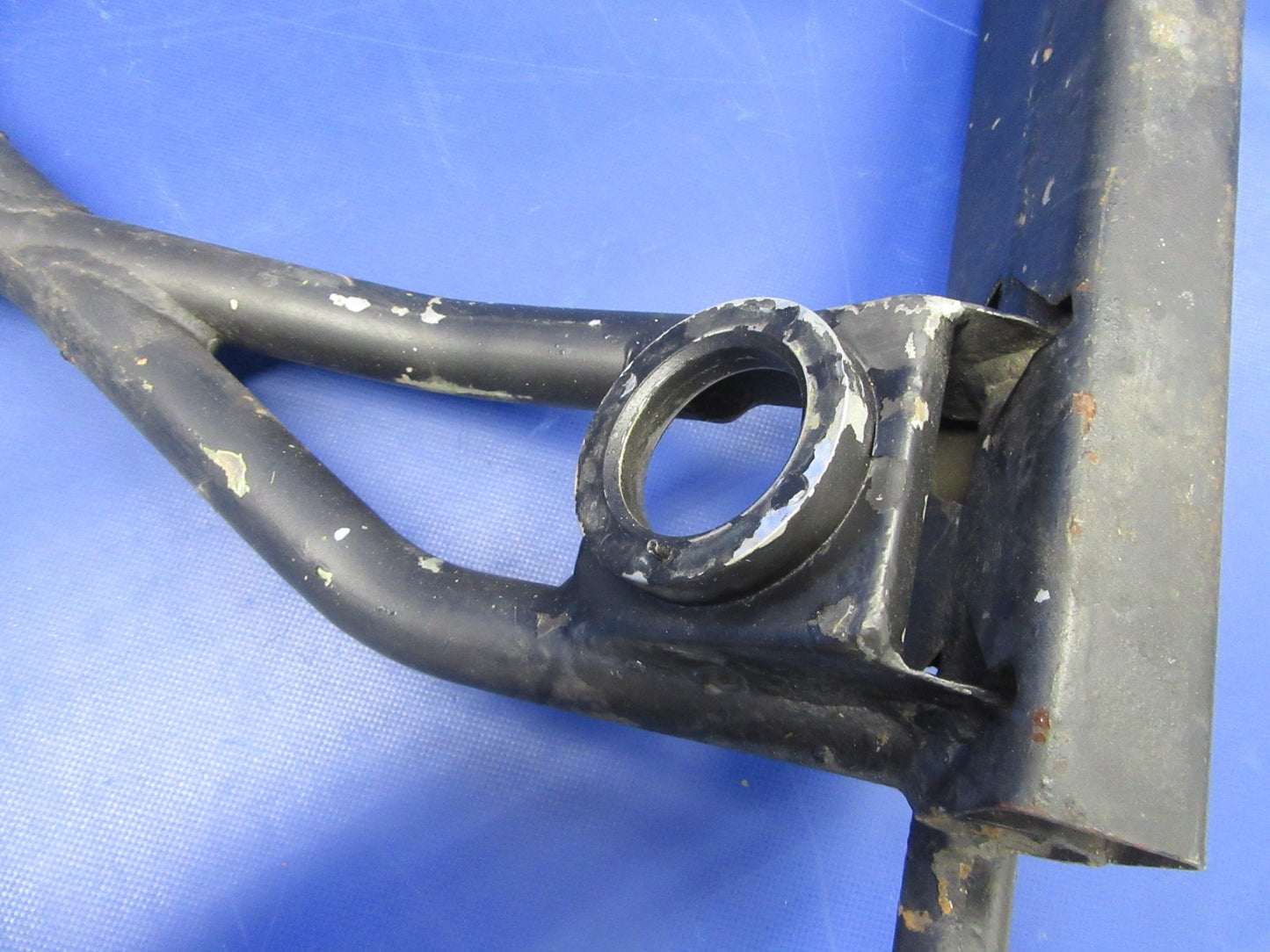 Beech 95-B55 Baron Engine Mount P/N 96-910005-75 LH or RH (0326-46)1