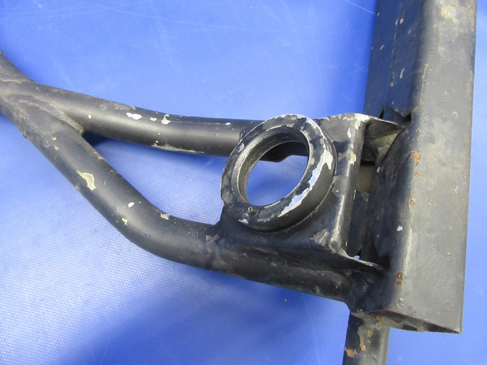Beech 95-B55 Baron Engine Mount P/N 96-910005-75 LH or RH (0326-46)1