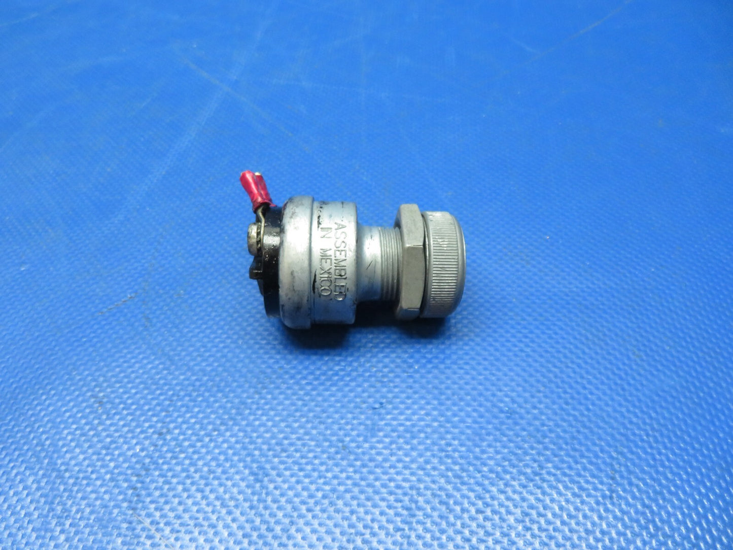 Beech 95 / D95A Travel Air Battery Switch No Key P/N 35-590070-39 (0424-218)2