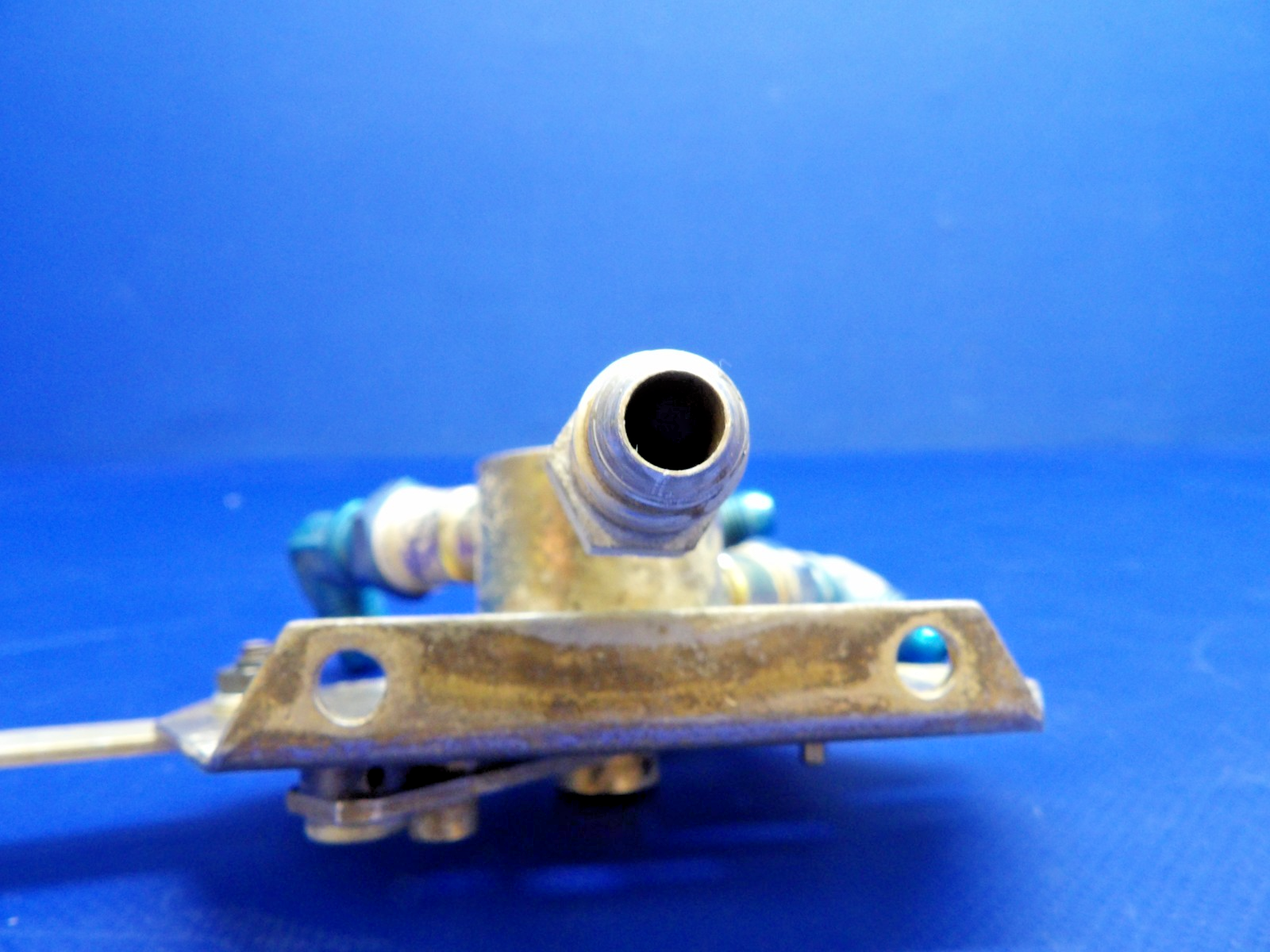 Cessna 337 / 337D Skymaster Airborne Fuel Valve P/N 1H12-2 Model 8N (0426-1341)7