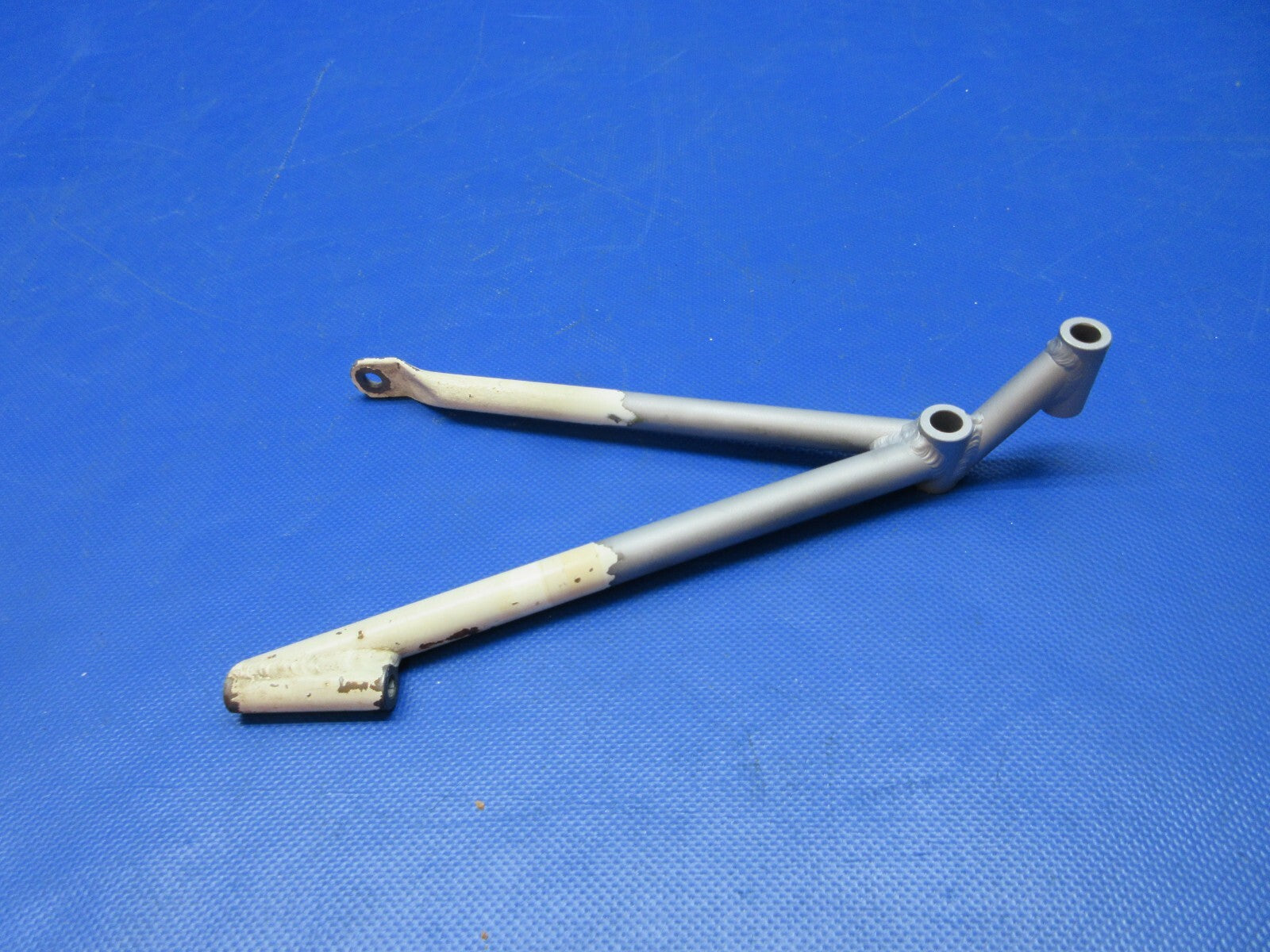Cessna 177RG Cardinal Support Main Gear Actuator LH P/N 2041014-1 (0818-58)0
