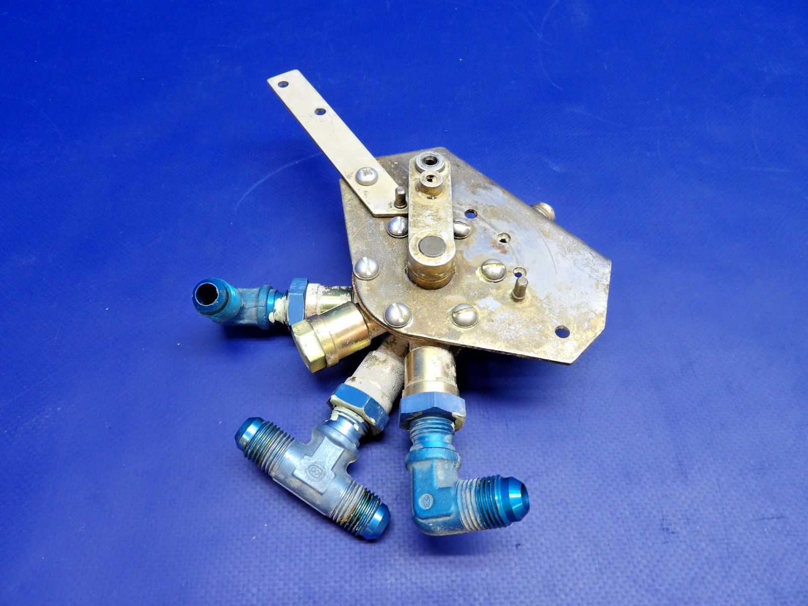 Cessna 337 / 337D Skymaster Airborne Fuel Valve P/N 1H12-2 Model 8N (0426-1341)9
