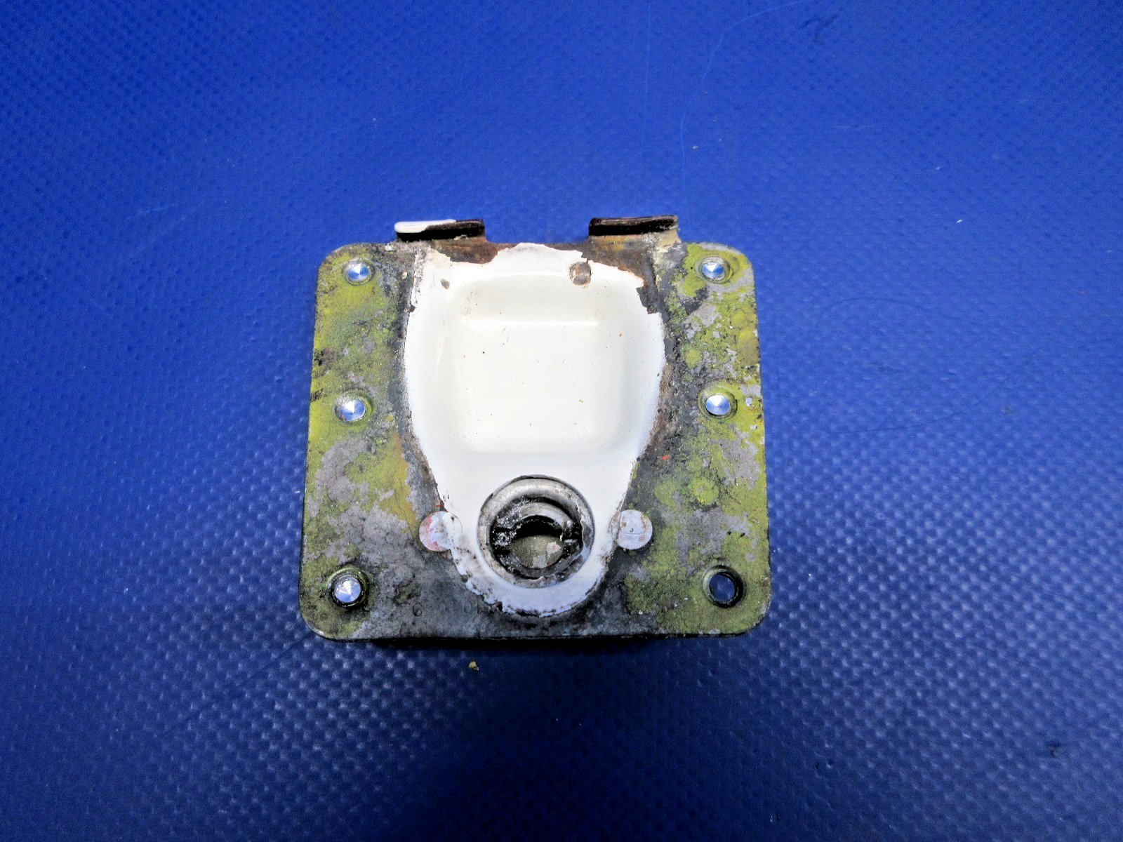 Beech D95A Travel Air Cowl Latch Plate (0326-801)5