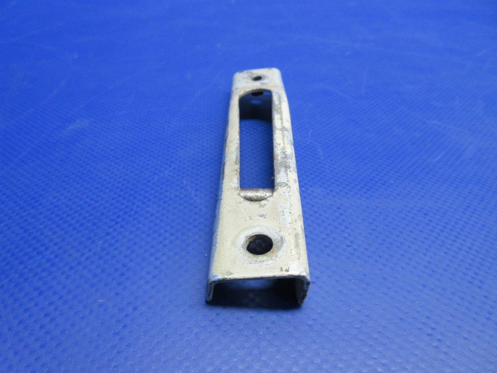 Beech D95A Travel Air Cabin Door Upper Latch Channel P/N 35-410456-27 (0326-829)5