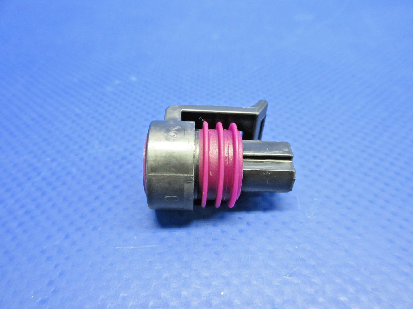 Cirrus SR20 / SR22 Female Connector P/N 50167-004 LOT OF 7 NOS (0326-1013)11