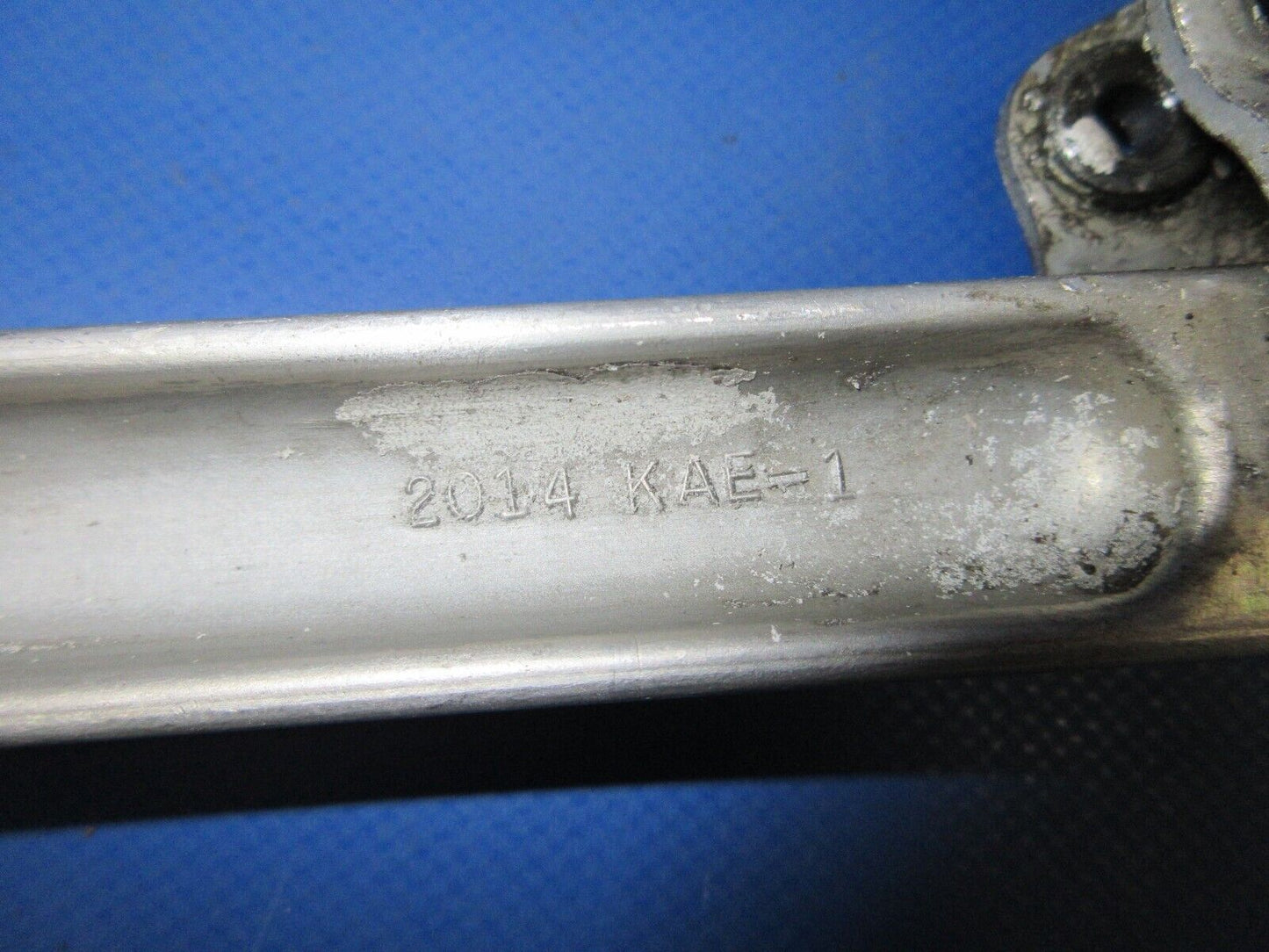 Piper PA-23-250 Aztec Main Gear Upper Drag Link Assy P/N 16190-00 (0624-774)