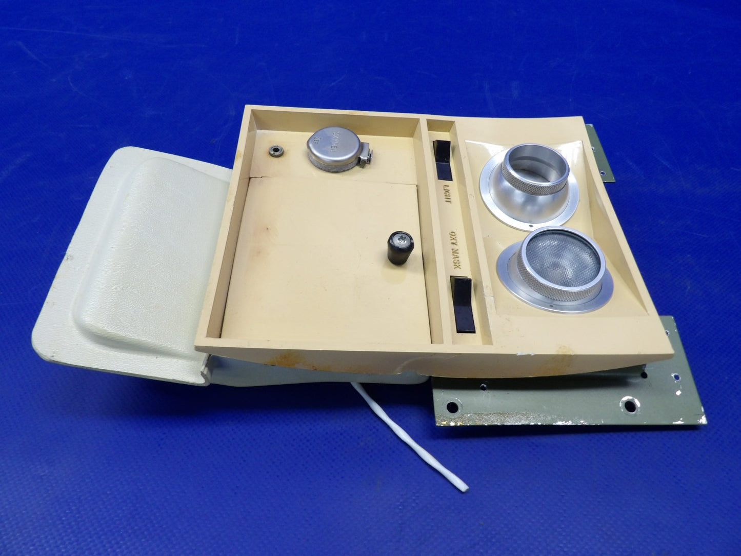 Cessna 421 Wemac Right Hand Middle Overhead Panel P/N 2390 (0726-1202)4