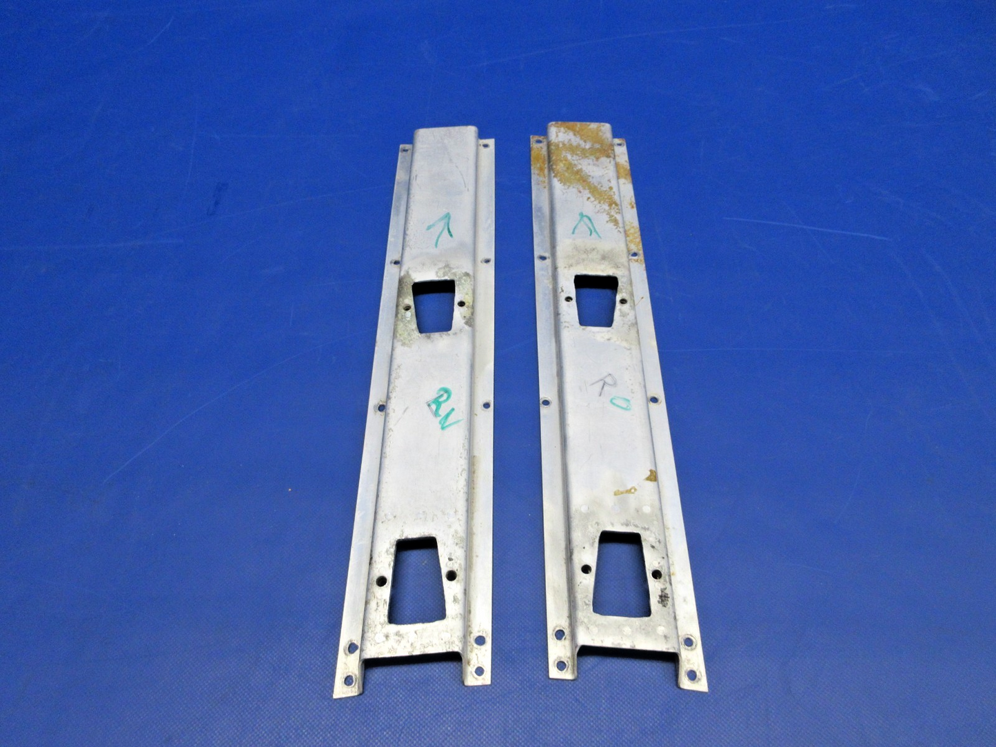Cessna 310 / 310I AFT Seat Supports LH & RH P/N 0812981-5 & -6 (0326-866)0