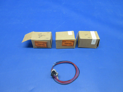 Cessna Post Light P/N 1513837-3 LOT OF 4 NOS (0424-1250)