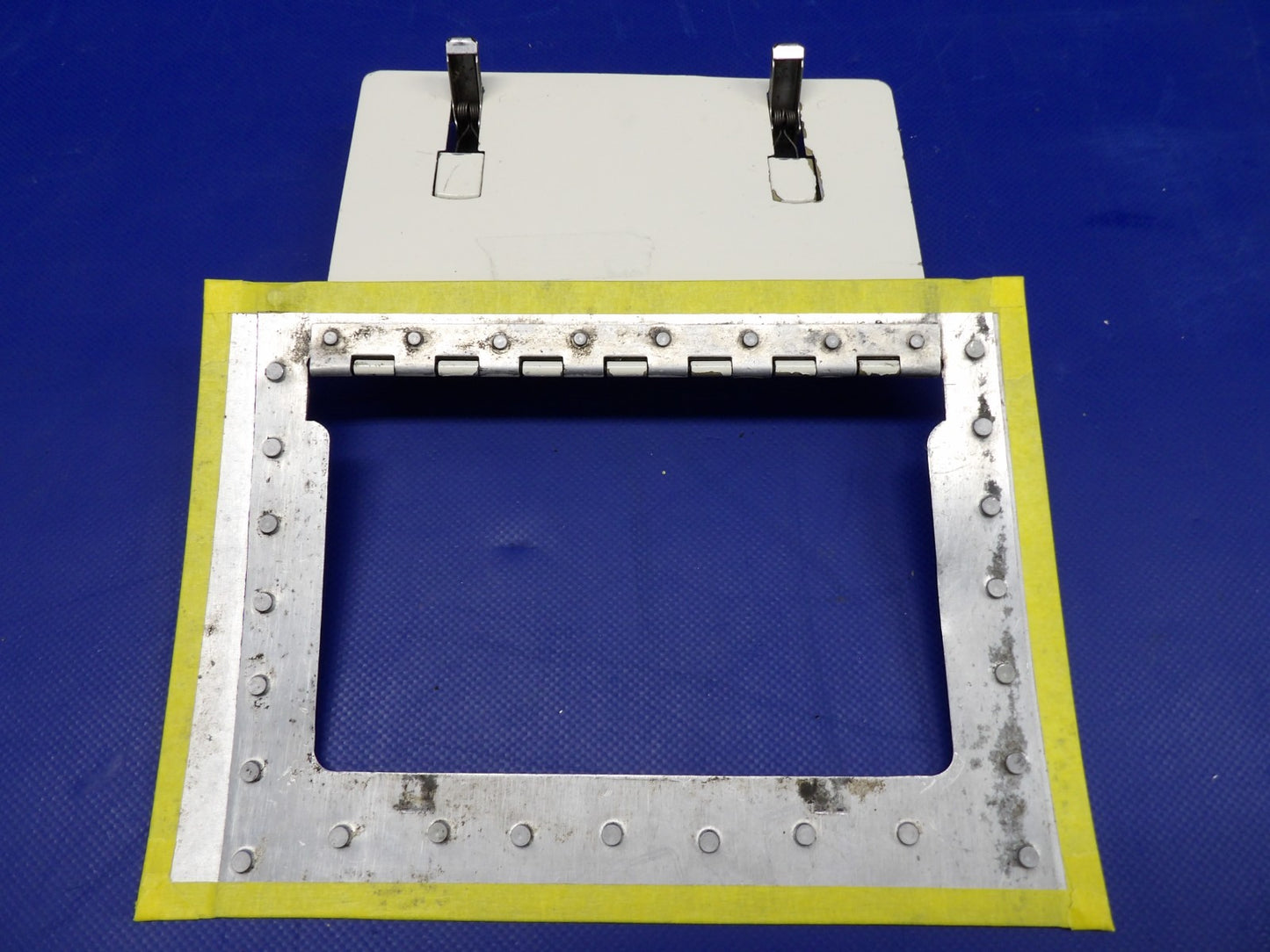 Beech 95 / D95A LH INBD / RH OTBD LWR Cowling Door P/N 95-910011-479 (0326-408)16