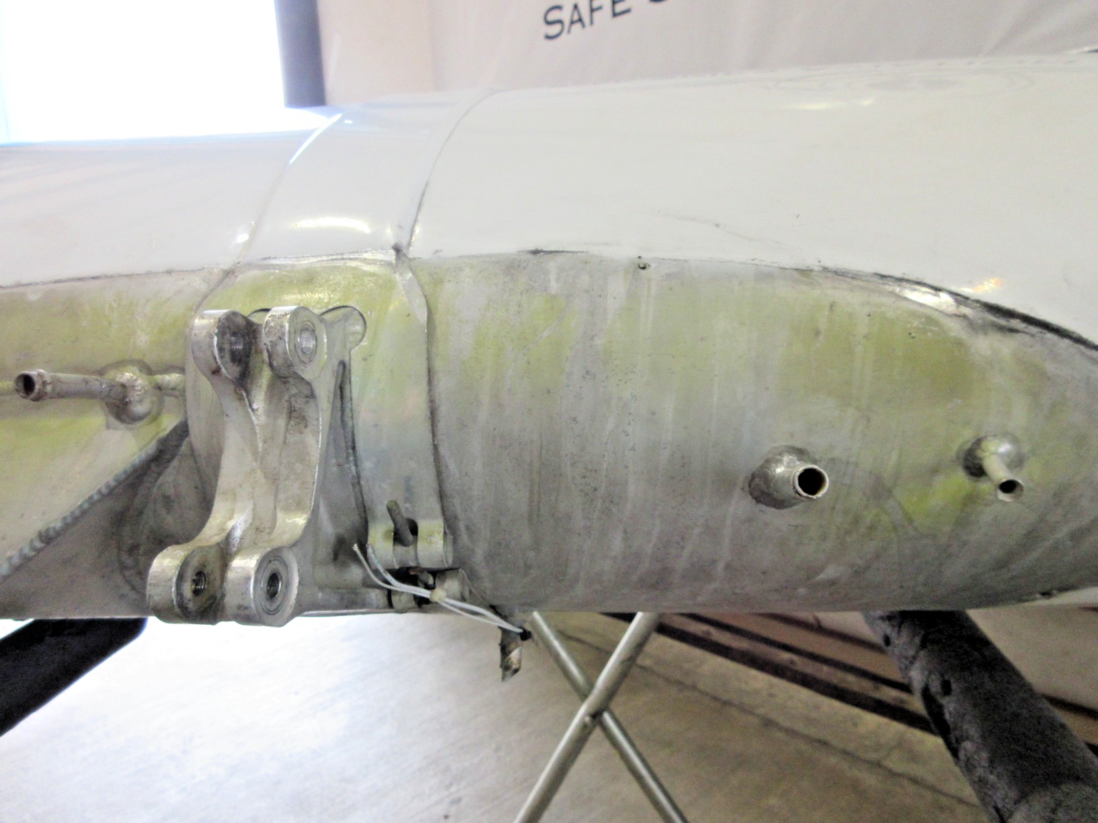 Cessna 310N Wing Tip Tank LH P/N 5092300-5 w/ Rear Fairing & Nose Cap (0626-823)7