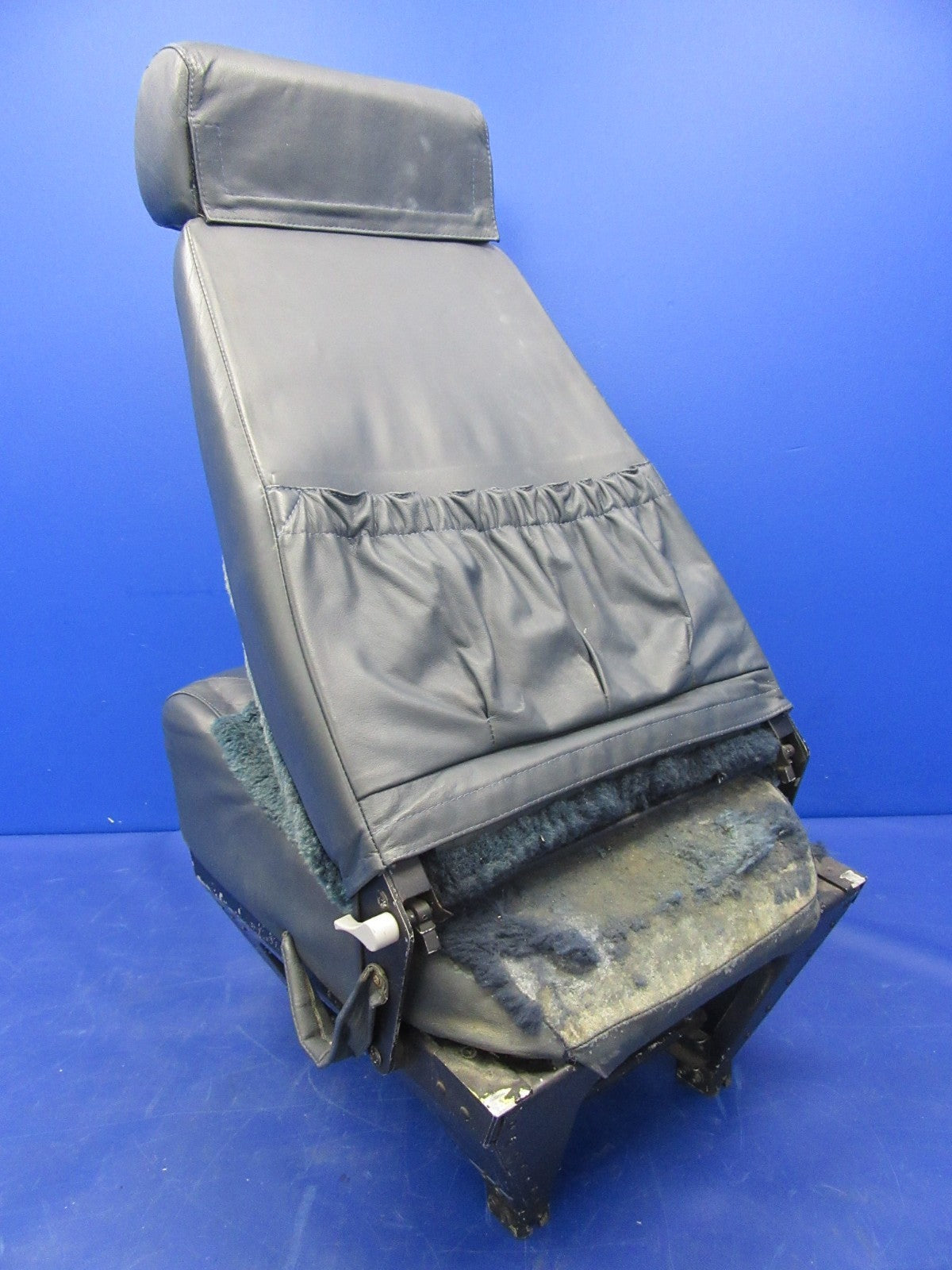 Beech 76 Duchess Co-Pilot Seat P/N 169-534024-2 (0326-54)4