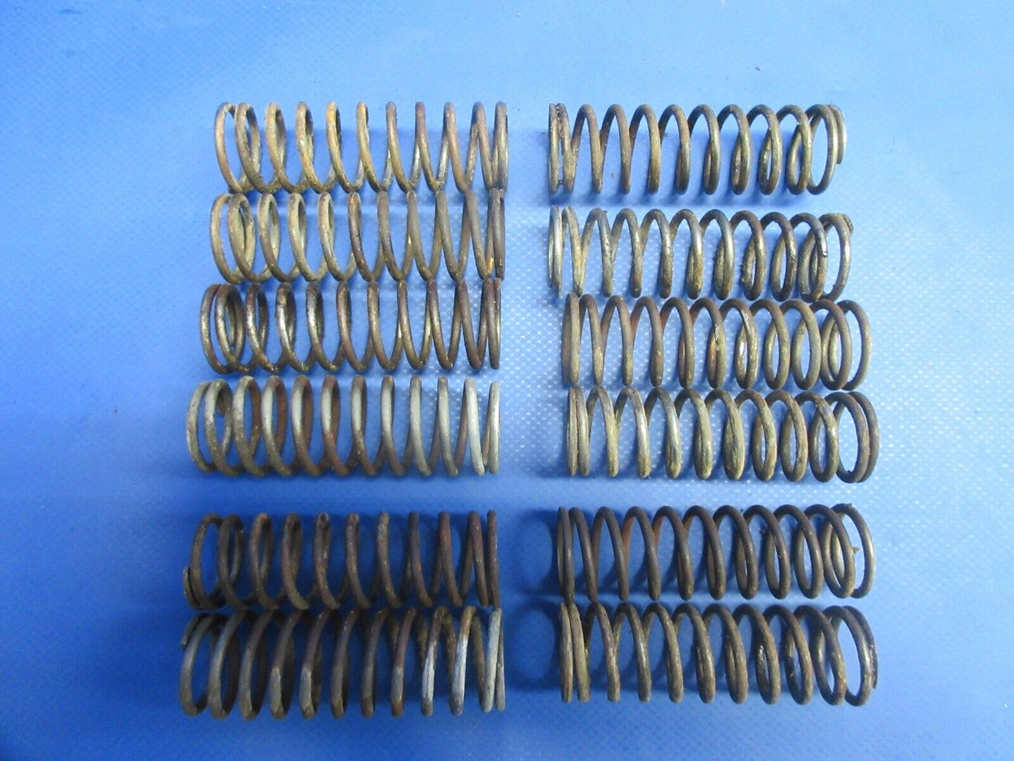 Continental O-470-R Pushrod Housing Spring P/N 626147 LOT OF 12 (0924-753)
