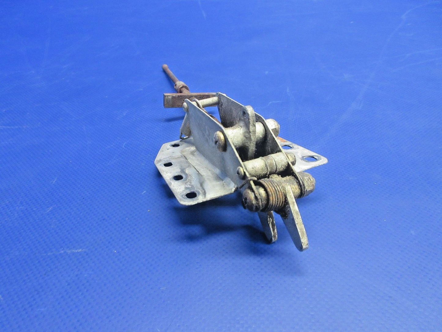 Rockwell Commander 112 Aft LH Cabin Door Latch P/N 43700-1 (0826-420)6